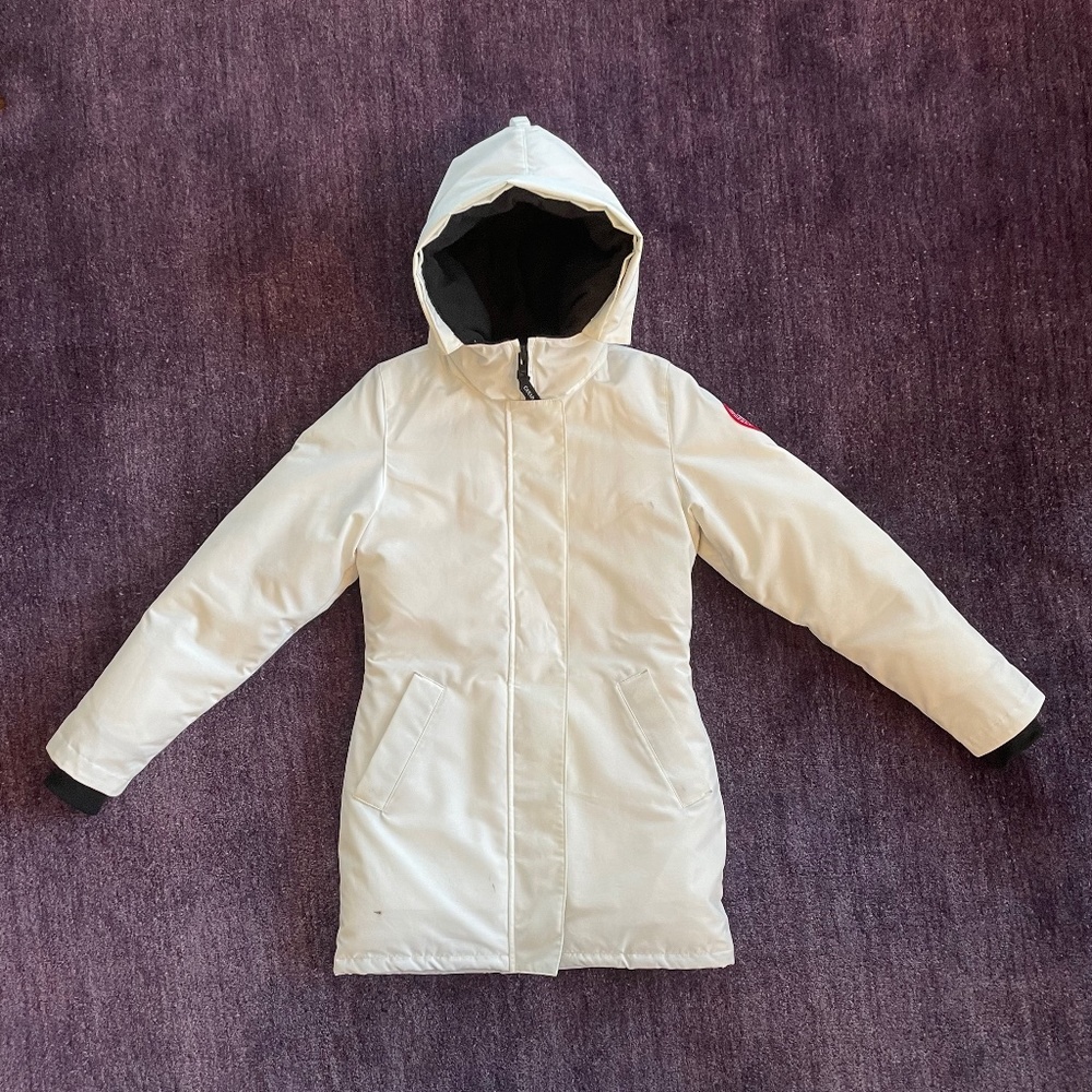 CANADA GOOSE Victoria Down Parka with Genuine Coyote Fur Trim